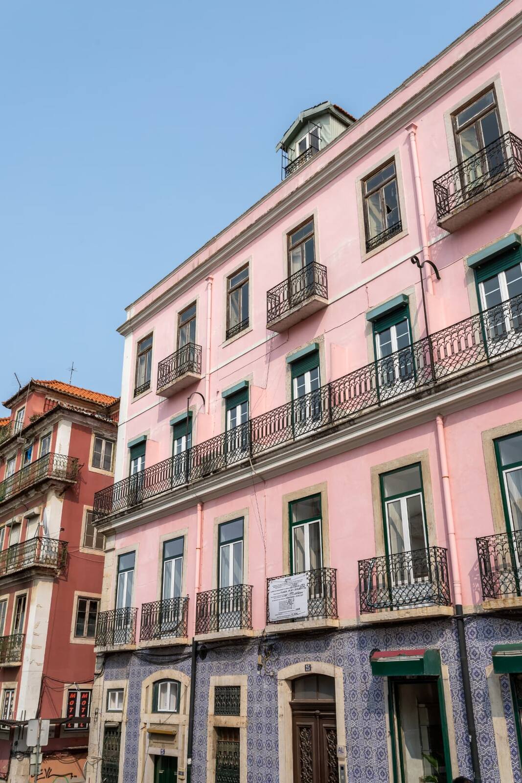 The pink facade of the future SoHome Lisbon on Rua da Alegria