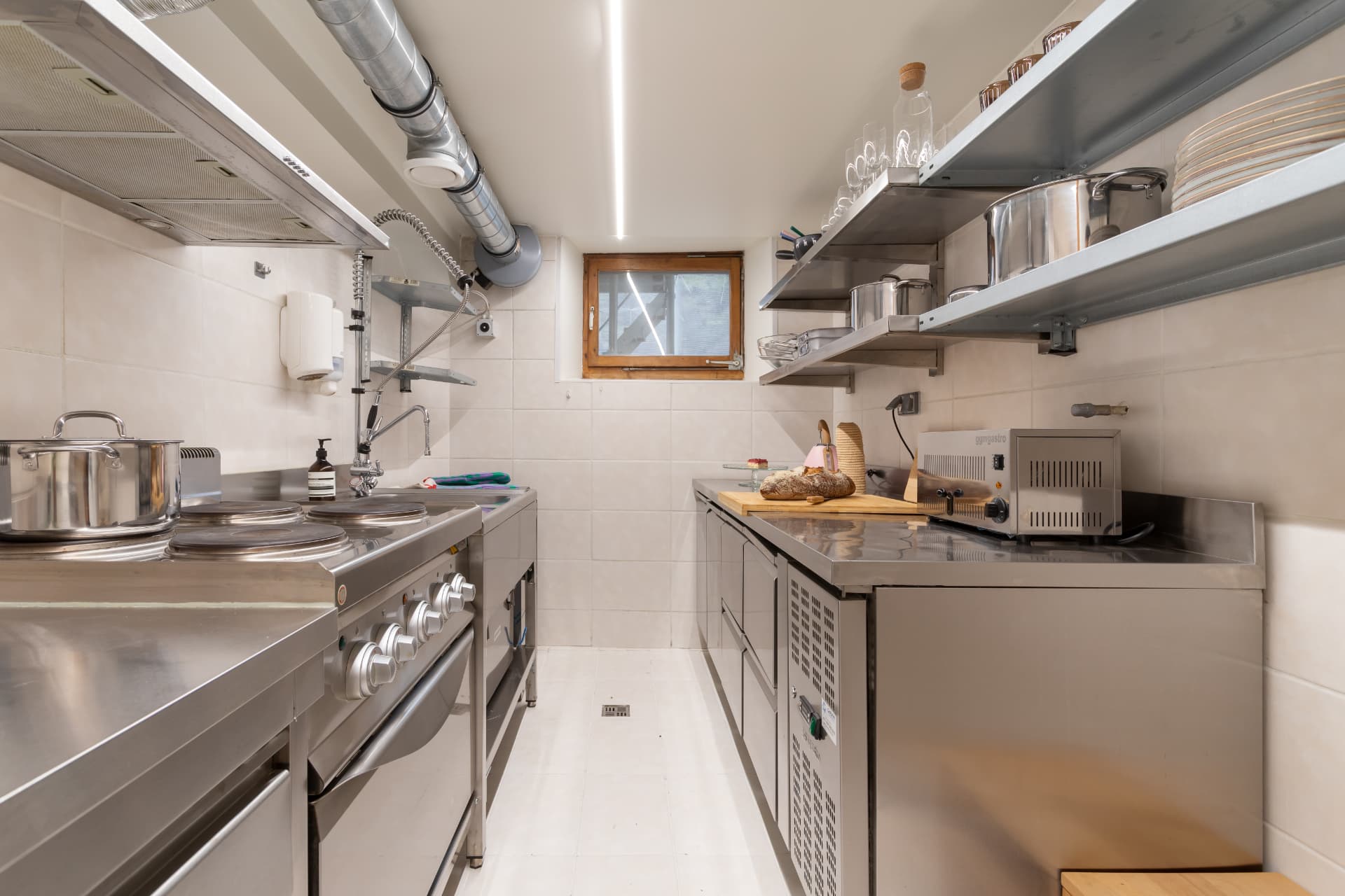 The shared kitchen at SoHome Le Châble