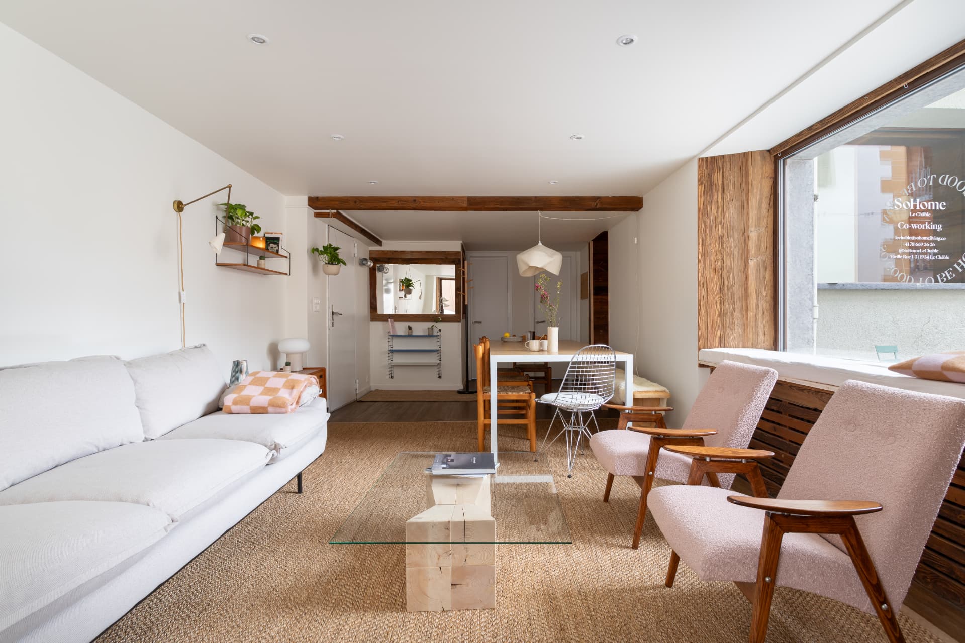 The shared living room at SoHome Le Châble