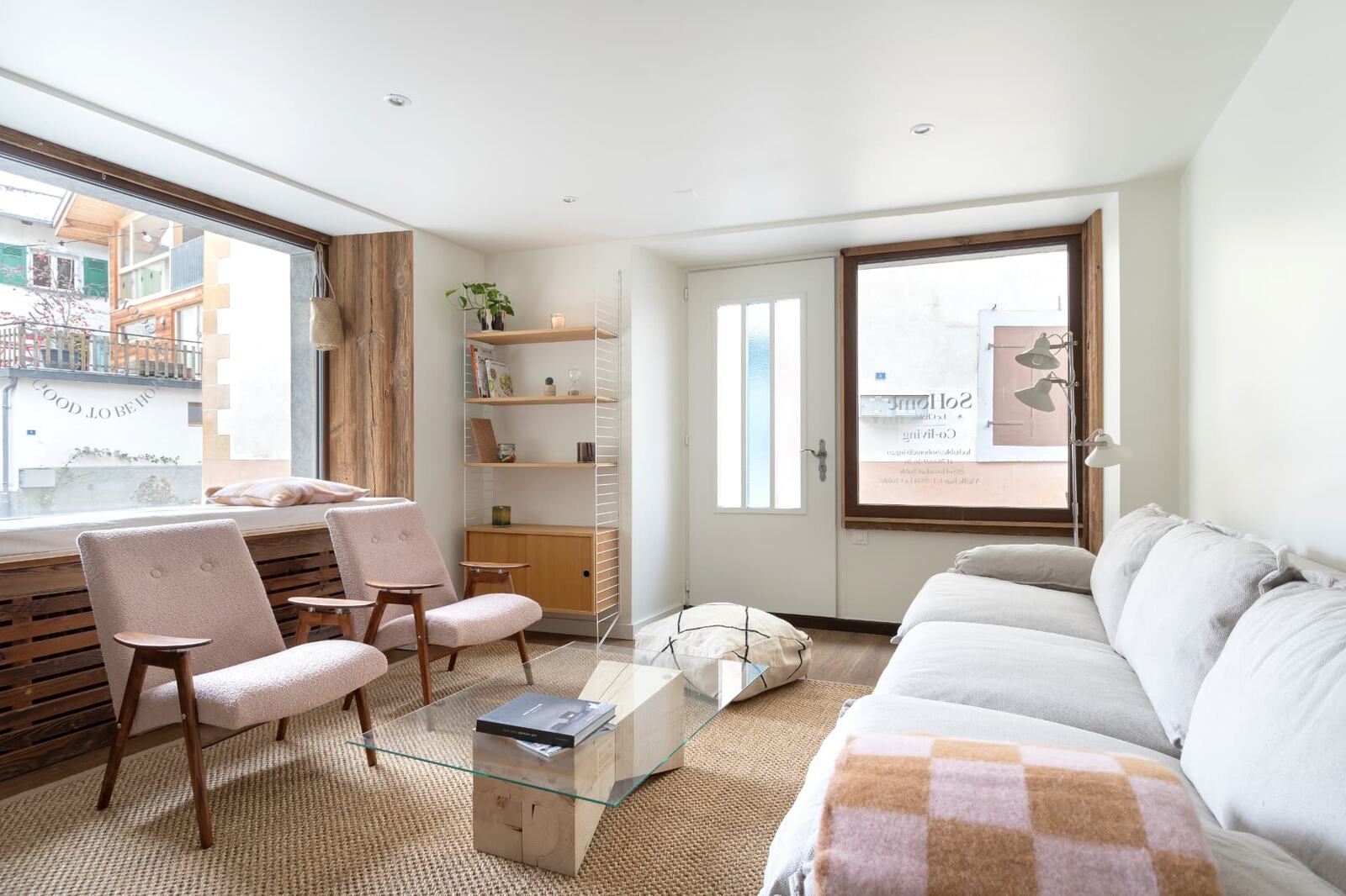 A quiet corner of the living room at SoHome Le Châble