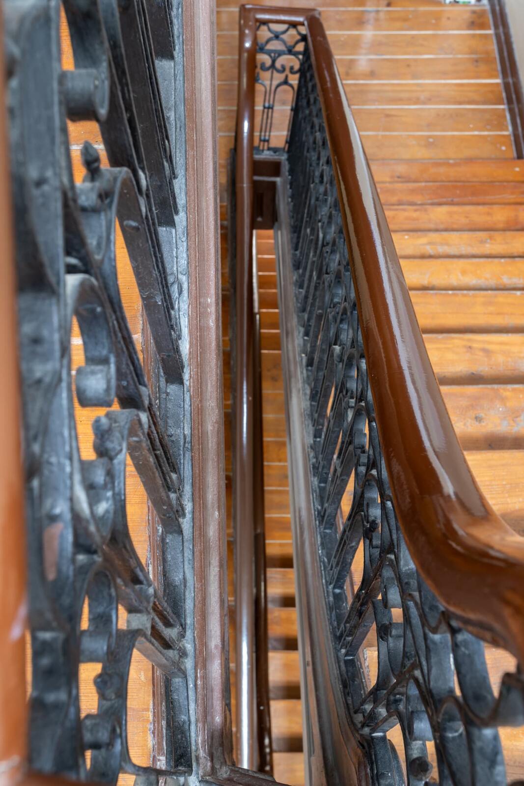 The wooden staircase of the Lisbon house