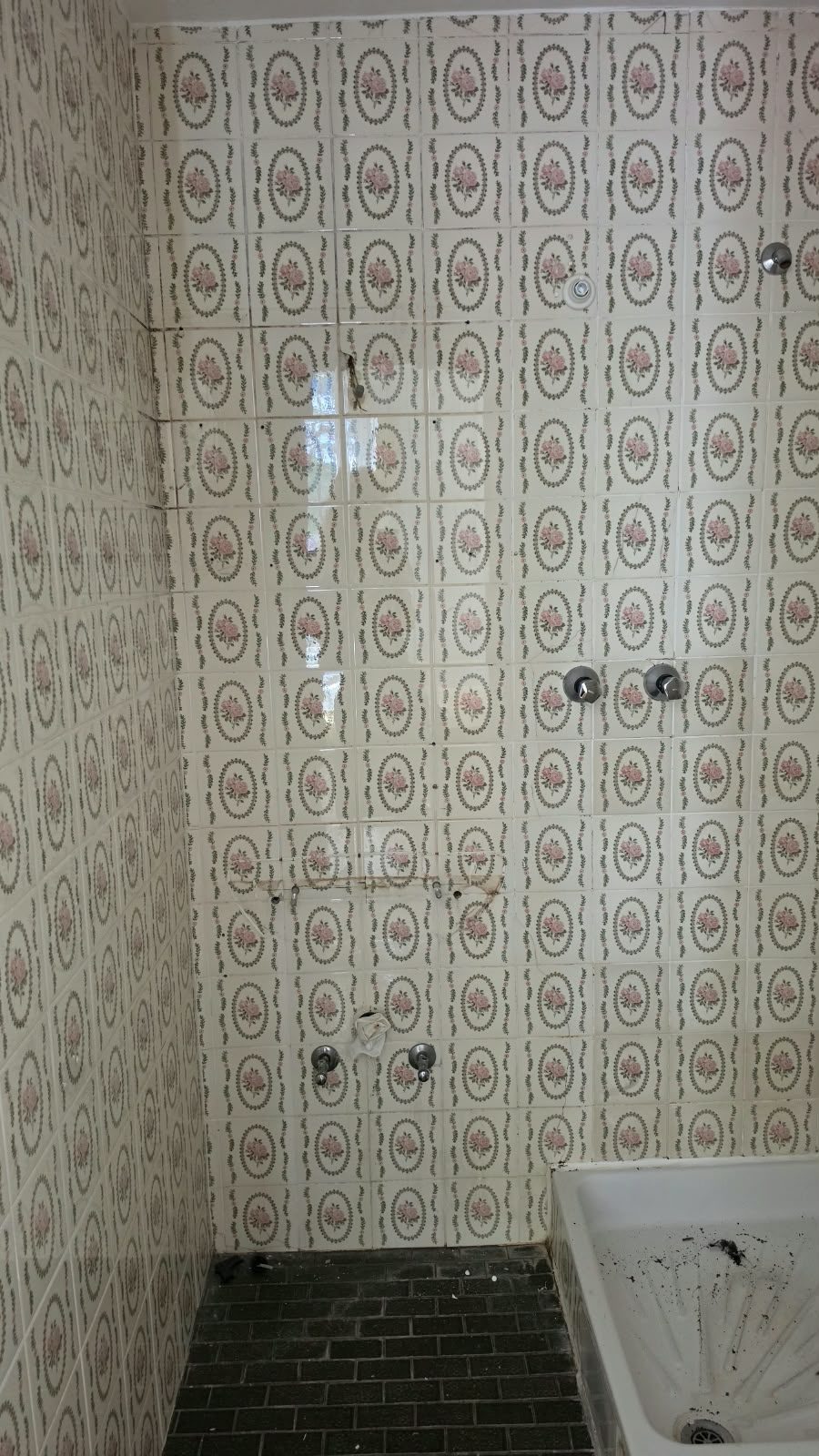 Original floral bathroom tiles at SoHome Lausanne