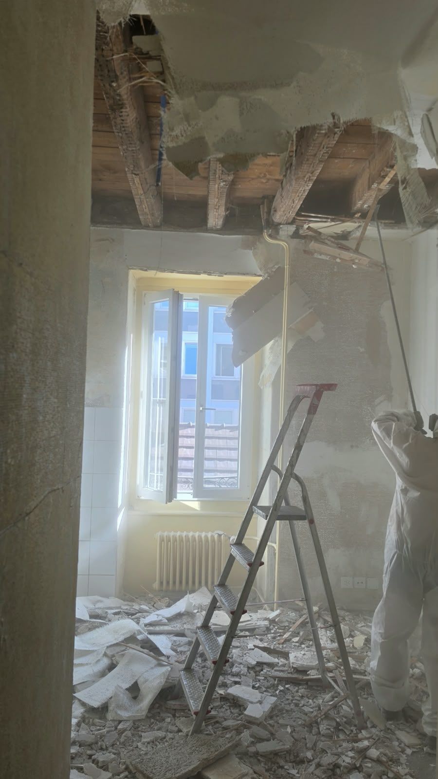 Removing old plaster during the Lausanne renovation